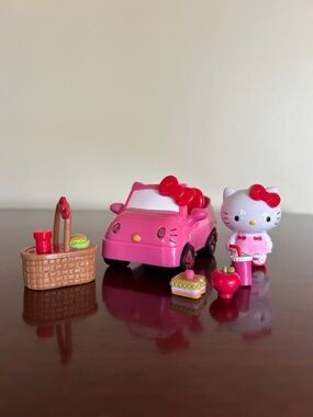 Hello Kitty Picnic Fun Car